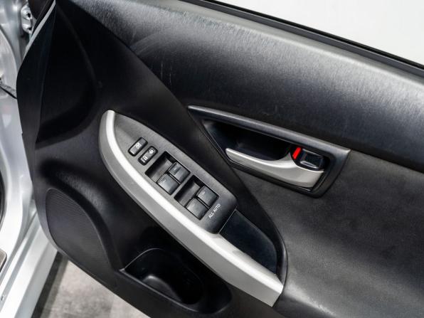Toyota Prius III Рестайлинг (XW30) с пробегом 2012 года, цена 1 130 000 рублей, 266039 км, лифтбек, Автокод Объявления