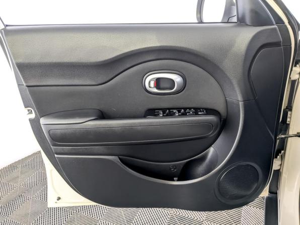 Kia Soul II Рестайлинг с пробегом 2017 года, цена 1 425 000 рублей, 214400 км, хэтчбек, Автокод Объявления