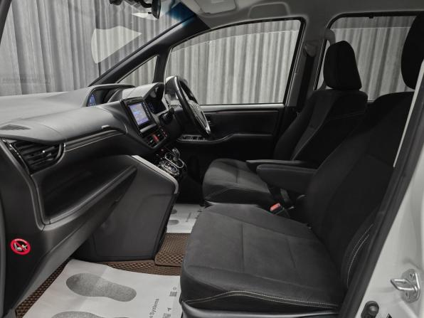 Toyota Esquire I с пробегом 2015 года, цена 1 849 000 рублей, 157000 км, минивэн, Автокод Объявления