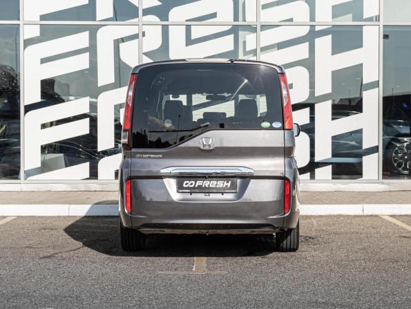 Honda Stepwgn V с пробегом 2016 года, цена 1 715 000 рублей, 176131 км, минивэн, Автокод Объявления
