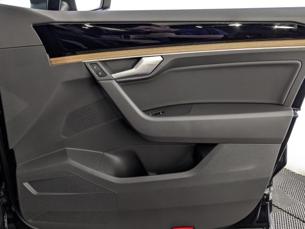 Volkswagen Touareg III с пробегом 2019 года, цена 4 980 000 рублей, 118751 км, внедорожник, Автокод Объявления
