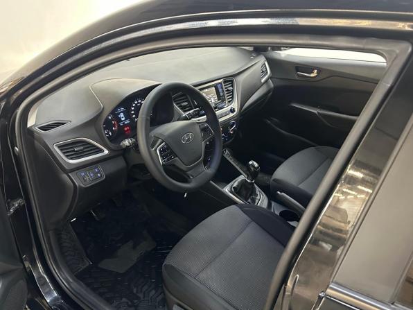 Hyundai Solaris II с пробегом 2017 года, цена 860 000 рублей, 190272 км, седан, Автокод Объявления