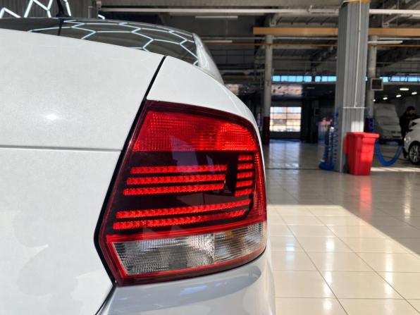 Volkswagen Polo V Рестайлинг с пробегом 2018 года, цена 1 010 000 рублей, 257359 км, седан, Автокод Объявления