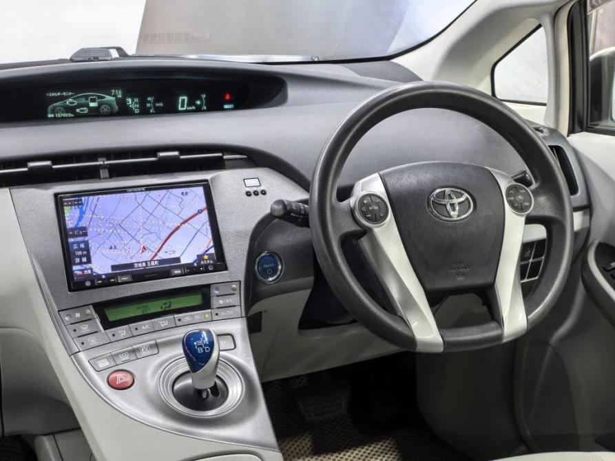 Toyota Prius III Рестайлинг (XW30) Барнаул  - изображение 26