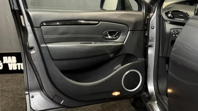 Renault Scenic III Рестайлинг с пробегом 2012 года, цена 790 000 рублей, 215000 км, минивэн, Автокод Объявления