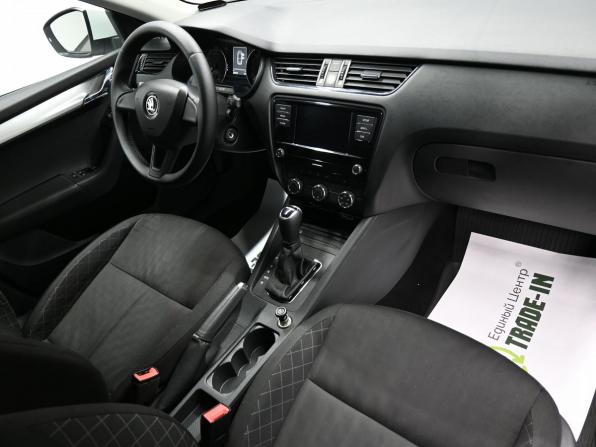 Skoda Octavia III (A7) Рестайлинг с пробегом 2018 года, цена 895 000 рублей, 320419 км, лифтбек, Автокод Объявления