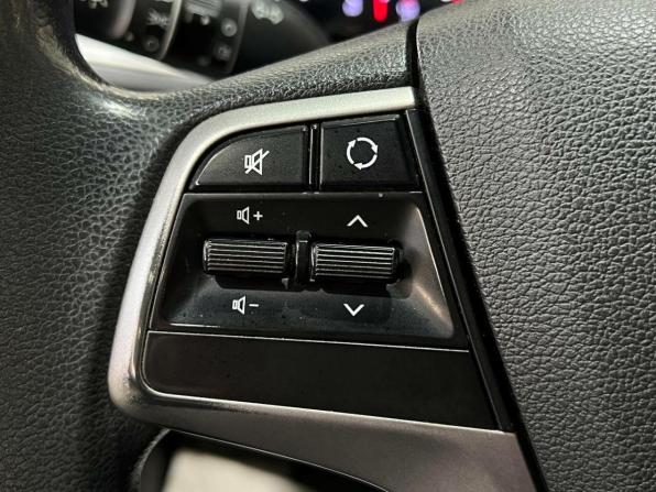 Hyundai Solaris II с пробегом 2019 года, цена 1 400 000 рублей, 81000 км, седан, Автокод Объявления