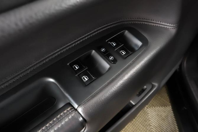 Volkswagen Touareg I Рестайлинг с пробегом 2010 года, цена 1 379 000 рублей, 255300 км, внедорожник, Автокод Объявления