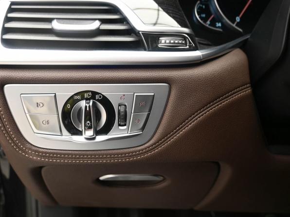 BMW 7 серии VI (G11/G12) с пробегом 2017 года, цена 3 680 000 рублей, 215977 км, седан, Автокод Объявления