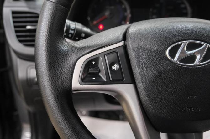 Hyundai Solaris I Рестайлинг с пробегом 2015 года, цена 989 000 рублей, 212000 км, седан, Автокод Объявления