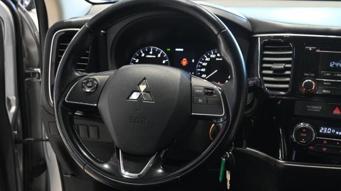 Mitsubishi Outlander III Рестайлинг 2 с пробегом 2016 года, цена 1 625 000 рублей, 136000 км, внедорожник, Автокод Объявления