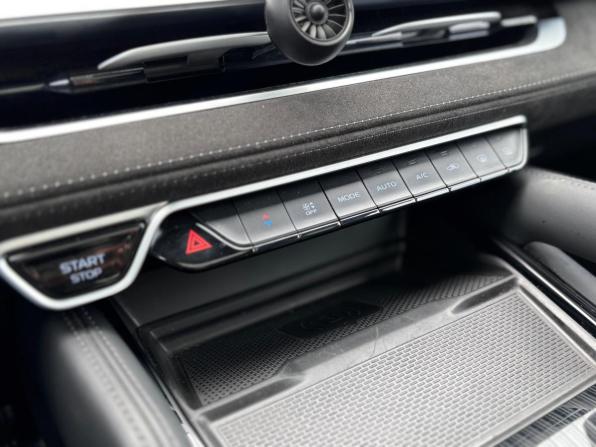 Geely Monjaro I с пробегом 2024 года, цена 3 310 000 рублей, 55707 км, внедорожник, Автокод Объявления