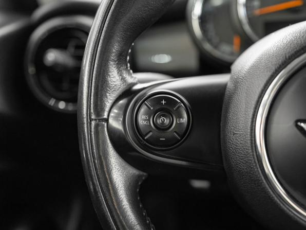 Mini Hatch III (F55/F56) с пробегом 2017 года, цена 1 540 000 рублей, 148677 км, хэтчбек, Автокод Объявления
