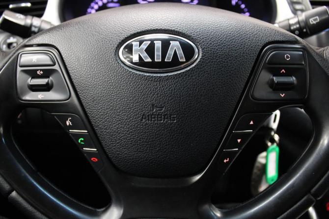 Kia Ceed II Рестайлинг с пробегом 2015 года, цена 1 048 000 рублей, 176000 км, универсал, Автокод Объявления