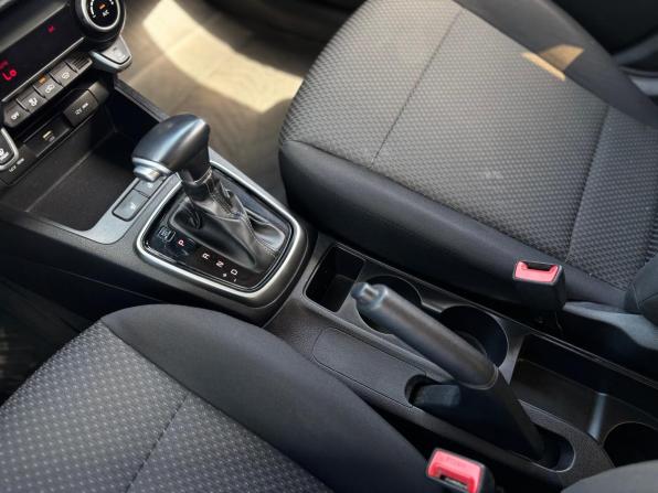Kia Rio IV Рестайлинг с пробегом 2021 года, цена 1 540 000 рублей, 130247 км, седан, Автокод Объявления