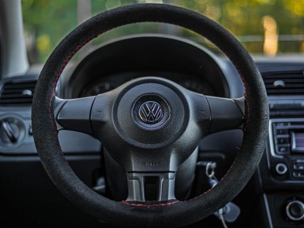 Volkswagen Polo V с пробегом 2015 года, цена 750 000 рублей, 274335 км, седан, Автокод Объявления