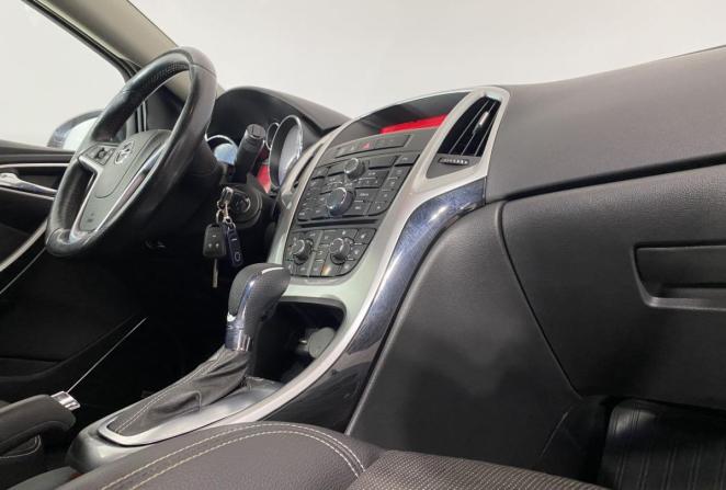 Opel Astra J Рестайлинг с пробегом 2013 года, цена 950 000 рублей, 130069 км, хэтчбек, Автокод Объявления