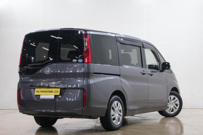 Honda Stepwgn V с пробегом 2017 года, цена 2 099 000 рублей, 110000 км, минивэн, Автокод Объявления