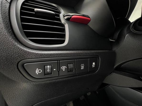 Kia Rio IV с пробегом 2019 года, цена 1 490 000 рублей, 75000 км, хэтчбек, Автокод Объявления