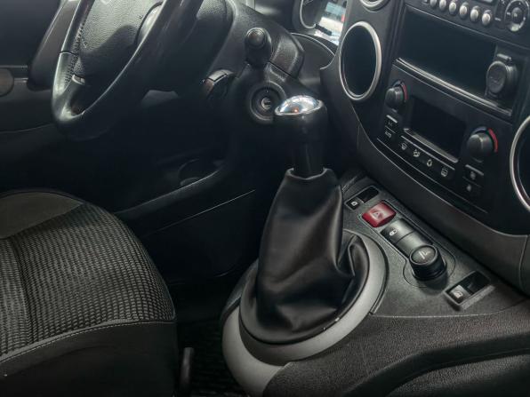 Peugeot Partner II Рестайлинг 2 с пробегом 2016 года, цена 1 149 900 рублей, 170000 км, компактвэн, Автокод Объявления