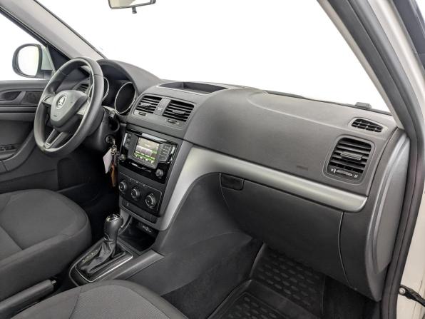Skoda Yeti I Рестайлинг с пробегом 2017 года, цена 1 575 000 рублей, 105869 км, внедорожник, Автокод Объявления