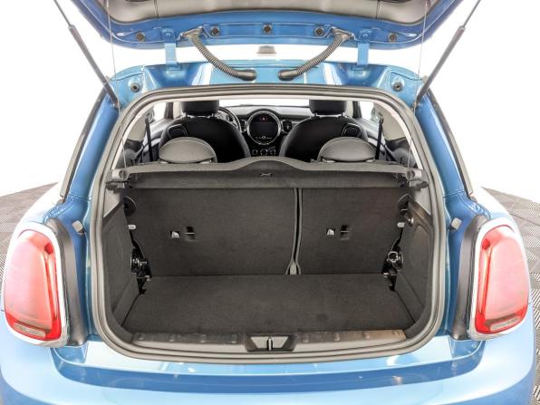 Mini Hatch III (F55/F56) Рестайлинг 2 с пробегом 2021 года, цена 2 325 000 рублей, 96721 км, хэтчбек, Автокод Объявления