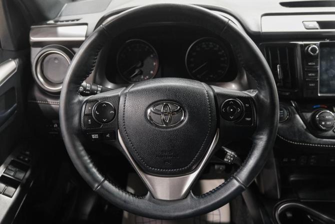 Toyota RAV4 IV (XA40) Рестайлинг с пробегом 2018 года, цена 2 699 000 рублей, 71000 км, внедорожник, Автокод Объявления