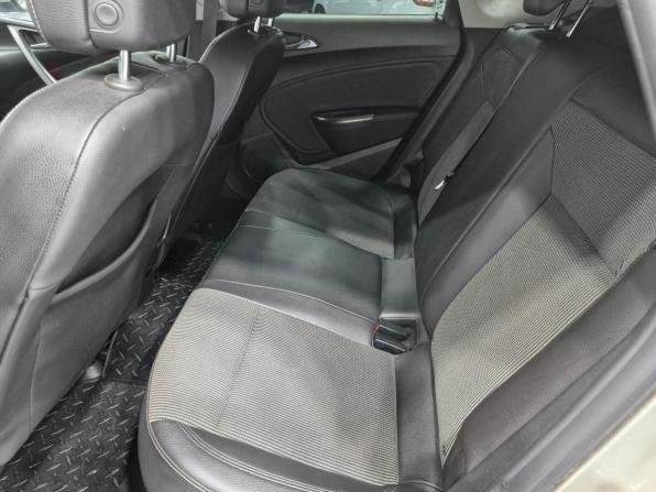 Opel Astra J с пробегом 2011 года, цена 579 000 рублей, 205205 км, хэтчбек, Автокод Объявления