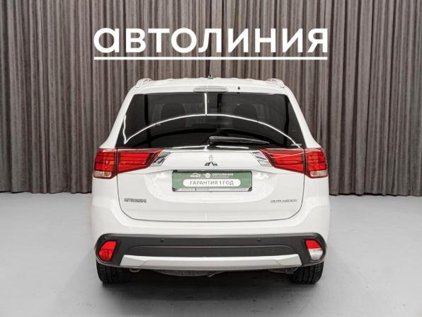 Mitsubishi Outlander III Рестайлинг 2 с пробегом 2015 года, цена 1 950 000 рублей, 200000 км, внедорожник, Автокод Объявления