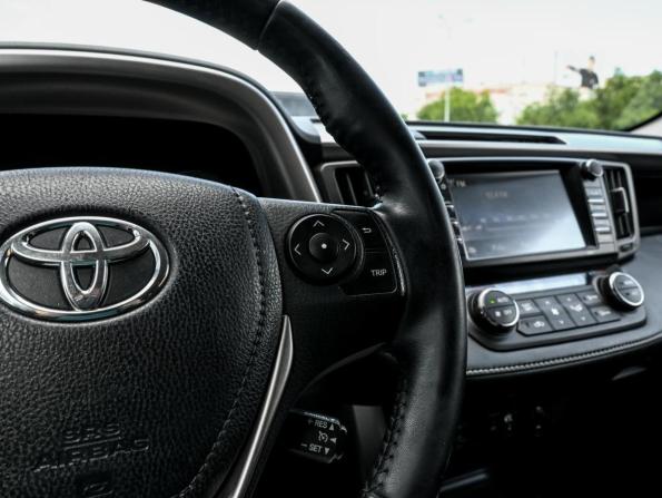 Toyota RAV4 IV (XA40) Рестайлинг с пробегом 2017 года, цена 2 130 000 рублей, 187439 км, внедорожник, Автокод Объявления