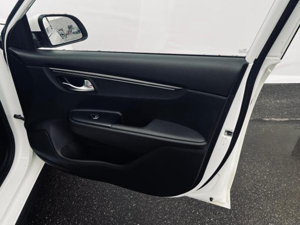 Kia Rio IV с пробегом 2018 года, цена 1 280 000 рублей, 185000 км, хэтчбек, Автокод Объявления
