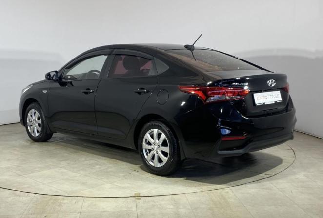 Hyundai Solaris II с пробегом 2017 года, цена 1 000 000 рублей, 89843 км, седан, Автокод Объявления
