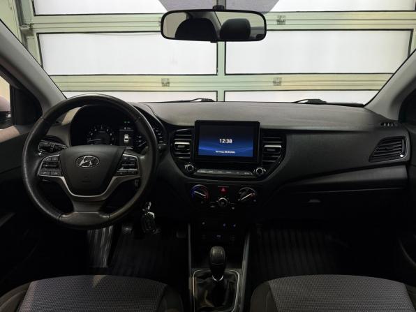Hyundai Solaris II Рестайлинг с пробегом 2021 года, цена 1 345 000 рублей, 132030 км, седан, Автокод Объявления