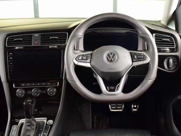 Volkswagen Golf VII Рестайлинг с пробегом 2020 года, цена 1 805 997 рублей, 60394 км, хэтчбек, Автокод Объявления