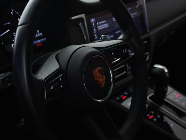 Porsche Macan I Рестайлинг 2 с пробегом 2021 года, цена 7 290 700 рублей, 47421 км, внедорожник, Автокод Объявления