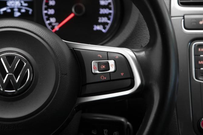 Volkswagen Polo V Рестайлинг с пробегом 2019 года, цена 1 350 000 рублей, 120356 км, седан, Автокод Объявления