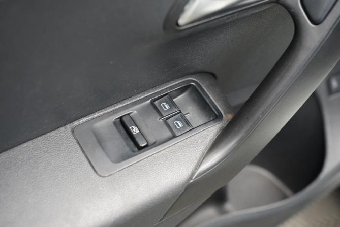 Volkswagen Polo V Рестайлинг с пробегом 2018 года, цена 1 299 000 рублей, 103000 км, седан, Автокод Объявления
