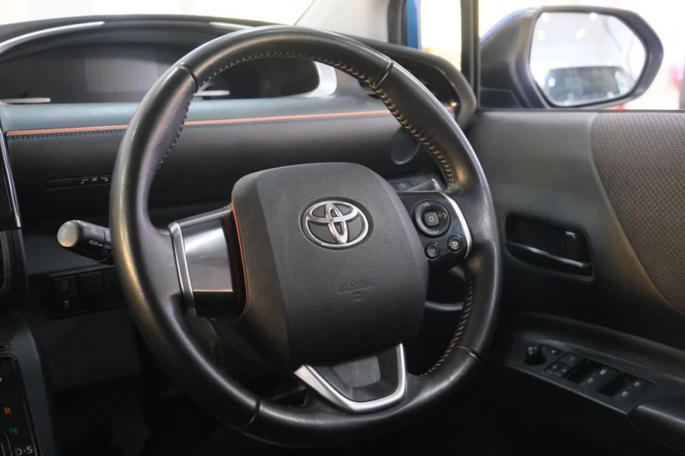 Toyota Sienta II Омск  - изображение 13