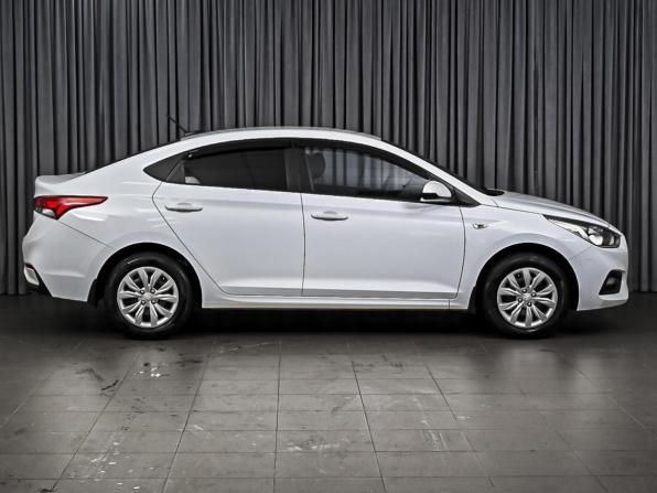 Hyundai Solaris II с пробегом 2018 года, цена 1 359 000 рублей, 51231 км, седан, Автокод Объявления