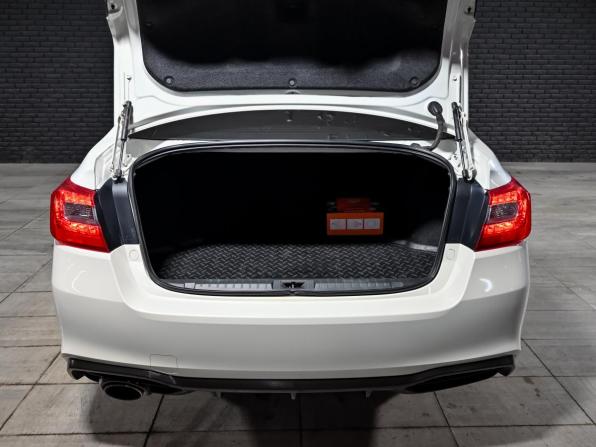 Subaru Legacy VI Рестайлинг с пробегом 2018 года, цена 2 260 000 рублей, 74830 км, седан, Автокод Объявления