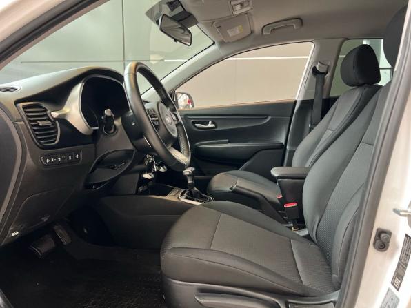 Kia Rio IV Рестайлинг с пробегом 2021 года, цена 1 699 000 рублей, 93982 км, хэтчбек, Автокод Объявления