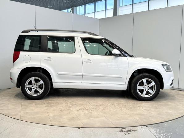 Skoda Yeti I Рестайлинг с пробегом 2015 года, цена 1 240 000 рублей, 208400 км, внедорожник, Автокод Объявления