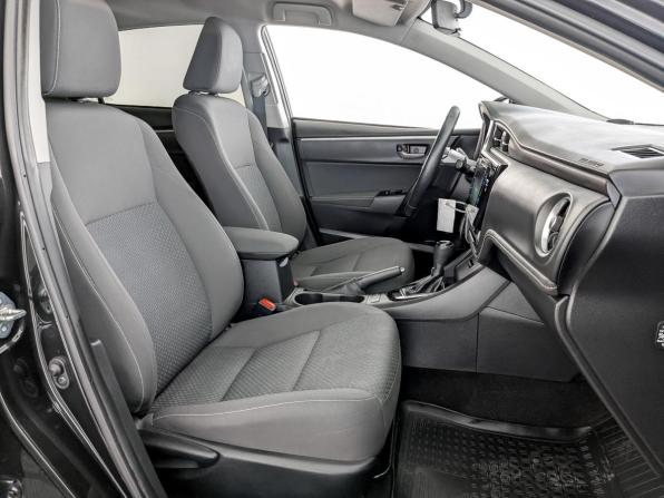 Toyota Corolla XI (E160 E170 E180) Рестайлинг 1 с пробегом 2018 года, цена 1 945 000 рублей, 49594 км, седан, Автокод Объявления