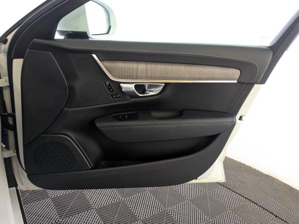 Volvo S90 II Рестайлинг с пробегом 2021 года, цена 3 695 000 рублей, 75437 км, седан, Автокод Объявления