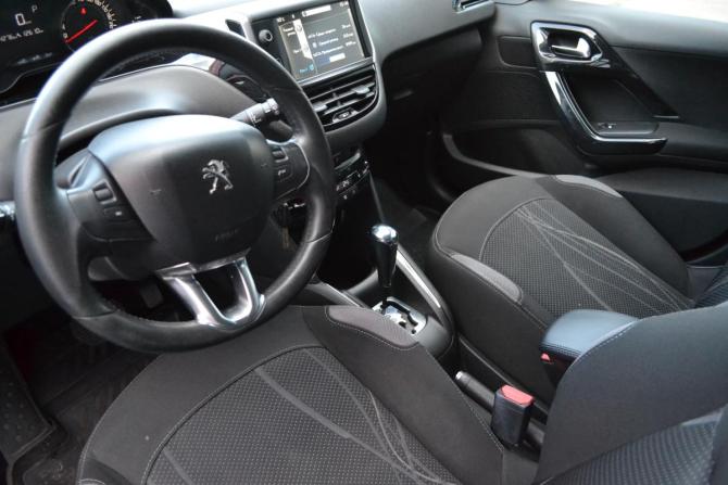Peugeot 208 I с пробегом 2013 года, цена 650 000 рублей, 224274 км, хэтчбек, Автокод Объявления