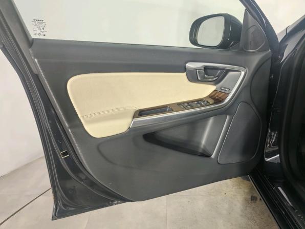 Volvo S60 II Рестайлинг с пробегом 2014 года, цена 1 299 000 рублей, 212375 км, седан, Автокод Объявления