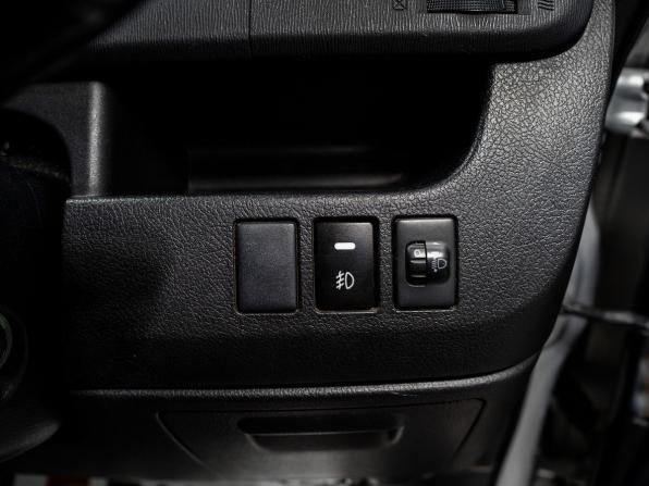 Toyota Voxy II (R70) Рестайлинг с пробегом 2012 года, цена 1 330 000 рублей, 244500 км, минивэн, Автокод Объявления