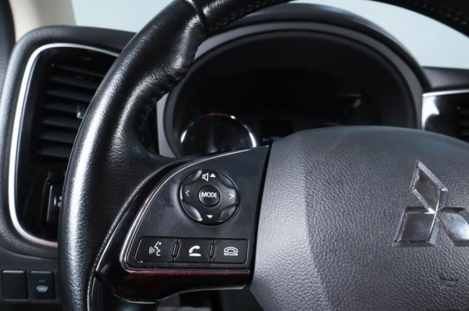 Mitsubishi Outlander III Рестайлинг 2 с пробегом 2016 года, цена 1 659 000 рублей, 214000 км, внедорожник, Автокод Объявления