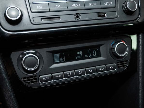 Volkswagen Polo V Рестайлинг с пробегом 2017 года, цена 1 311 000 рублей, 121000 км, седан, Автокод Объявления
