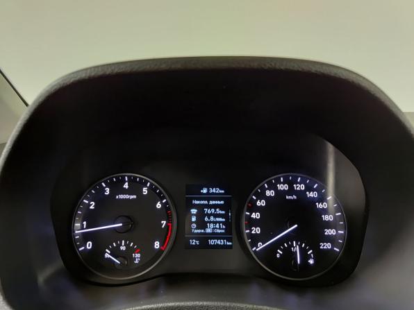 Hyundai Solaris II с пробегом 2019 года, цена 1 350 000 рублей, 107423 км, седан, Автокод Объявления